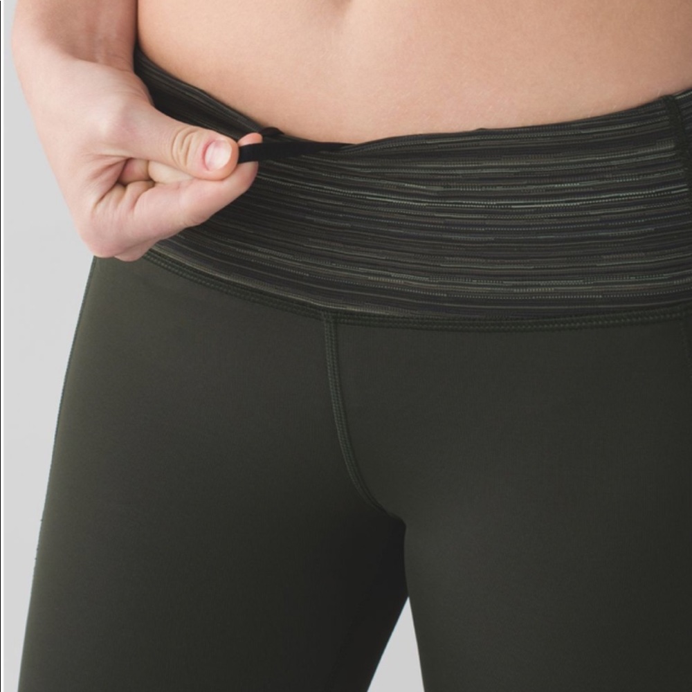 Lululemon Vent It Out Crop! Size 6. - Picture 6 of 7